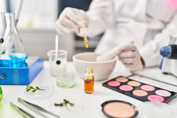 Palmitate de cétyle : chimie cosmétique entre l'alcool cétylique et l'acide palmitique
