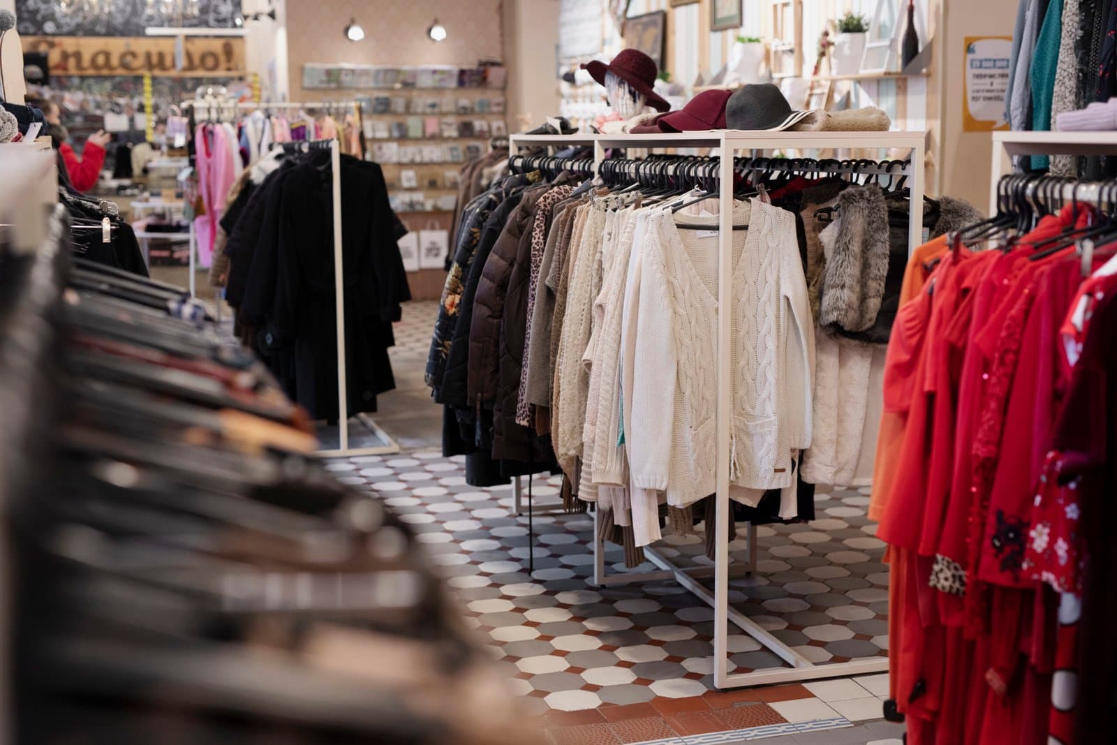 Exploration de l'empreinte environnementale néfaste de la mode rapide et économique