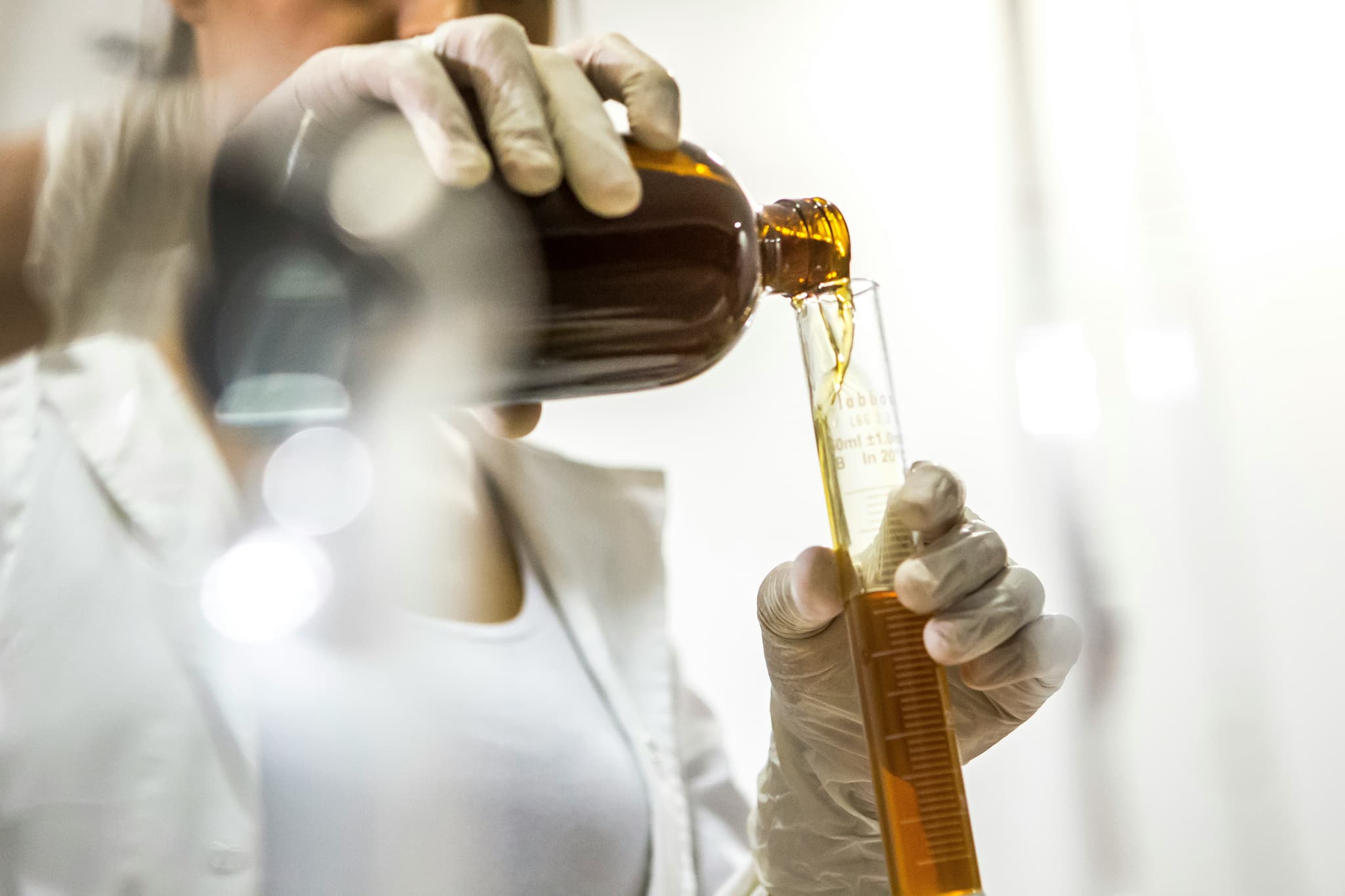Le propylène glycol dans les produits pharmaceutiques : USP par rapport à la qualité industrielle et pourquoi la distinction n'est pas négociable