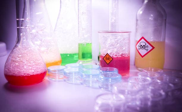 Quand la banalisation s'immisce dans les produits chimiques de spécialité : tendances et stratégies