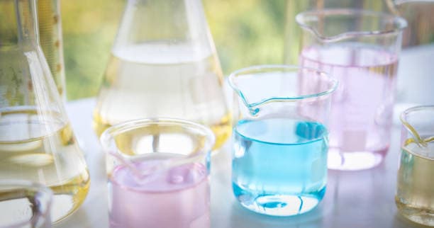 Produits chimiques spécialisés axés sur les services : construire un fossé compétitif durable