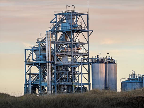 La double vie de l'éthanol : ravitailler les avions ou préparer des boissons